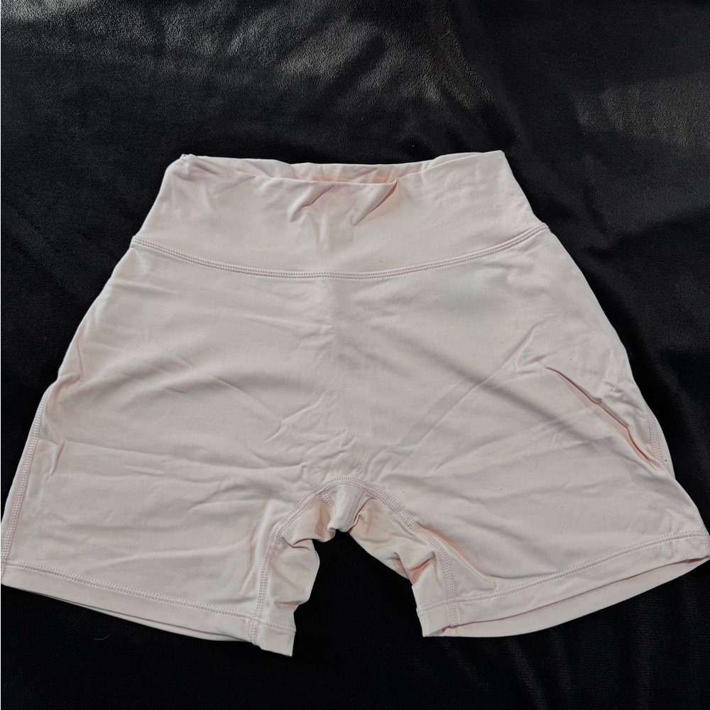 Women's High-Waisted Shorts - Light Pink